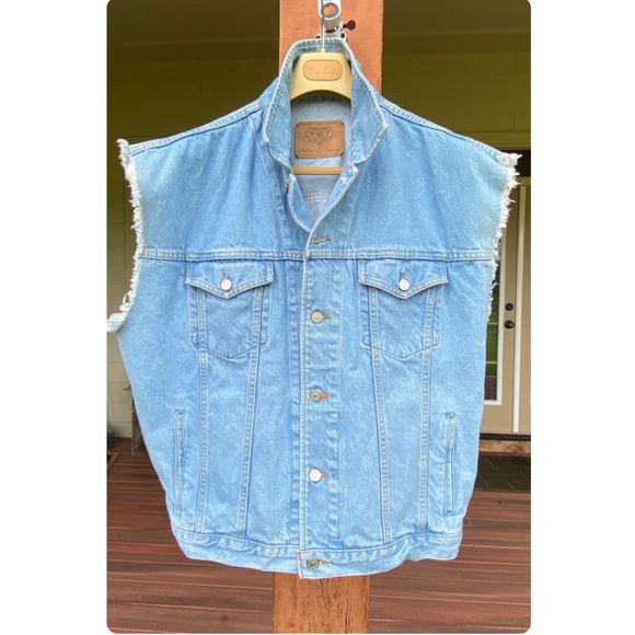 Vintage International Denim Light Wash Vest • Button Front • Trucker Fit - M/L - Picture 2 of 10